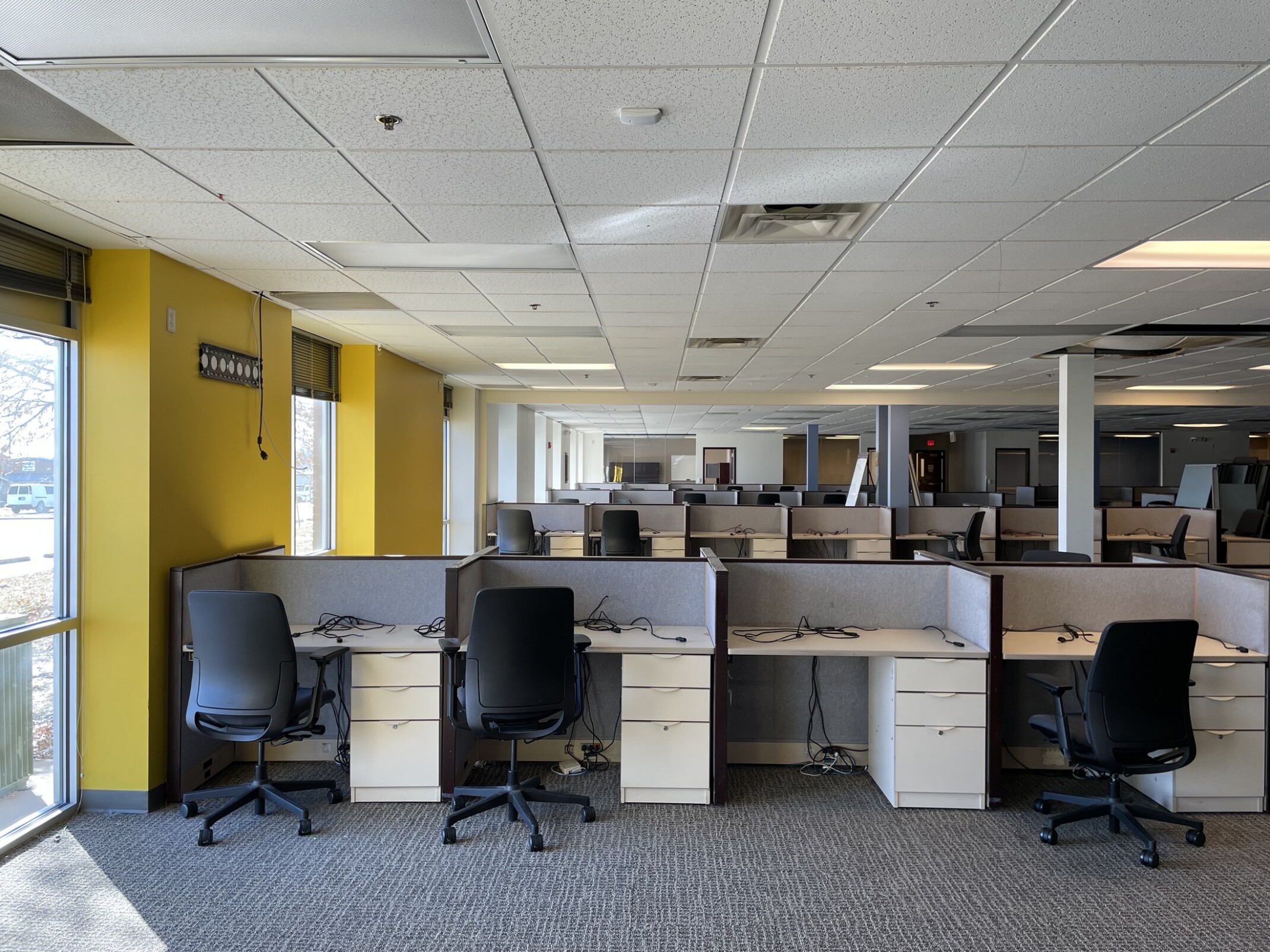 Before picture of the vacant office building that turned into the Olathe Innovation Campus.