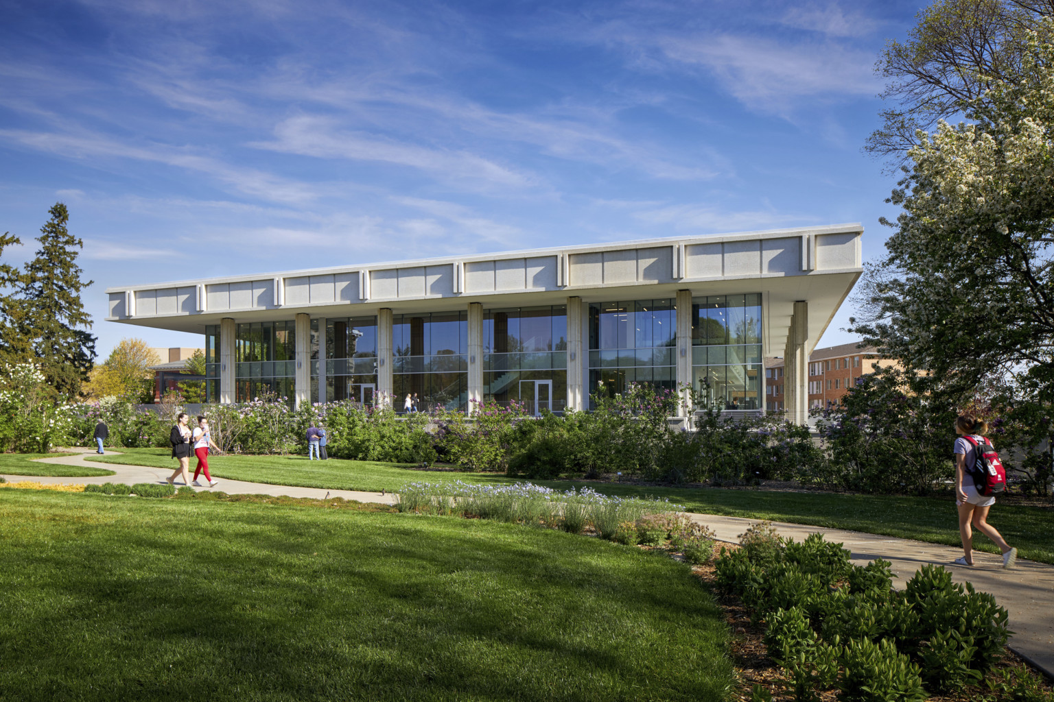 University of Nebraska Dinsdale Family Learning Commons exterior, a 2 story building with glass windows and cement overhang