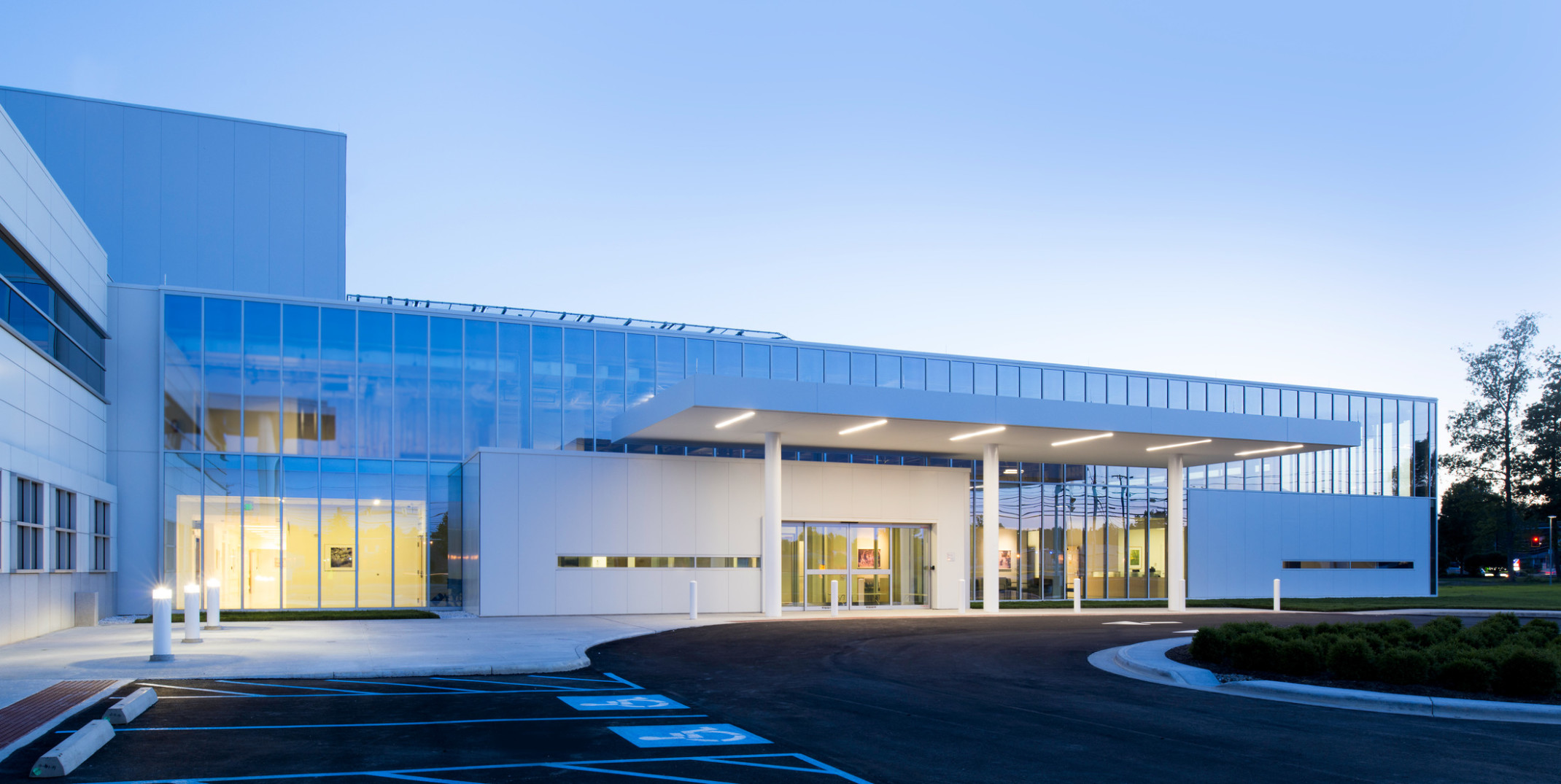 Outside entrance to Cleveland Clinic Brunswick Emergency Department. Overhang at entry illuminated with recessed light bars