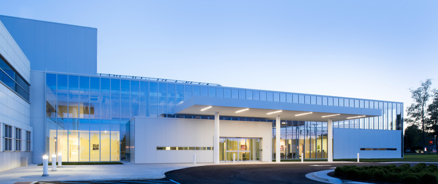 Outside entrance to Cleveland Clinic Brunswick Emergency Department. Overhang at entry illuminated with recessed light bars