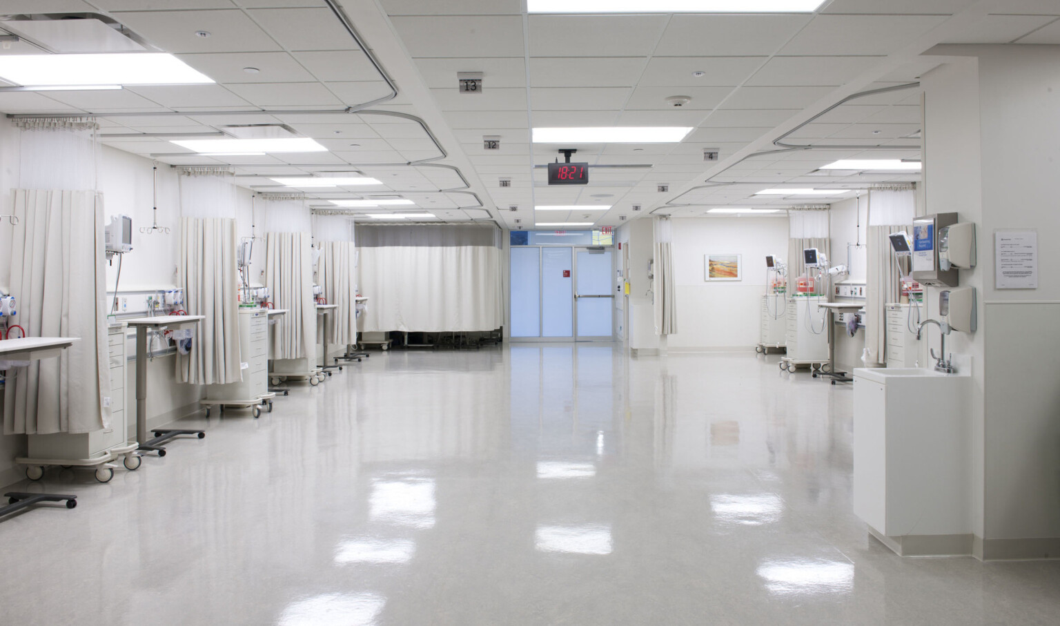 Large room with flexible areas for patient care that can be curtained off. Each area has heart monitor and equipment