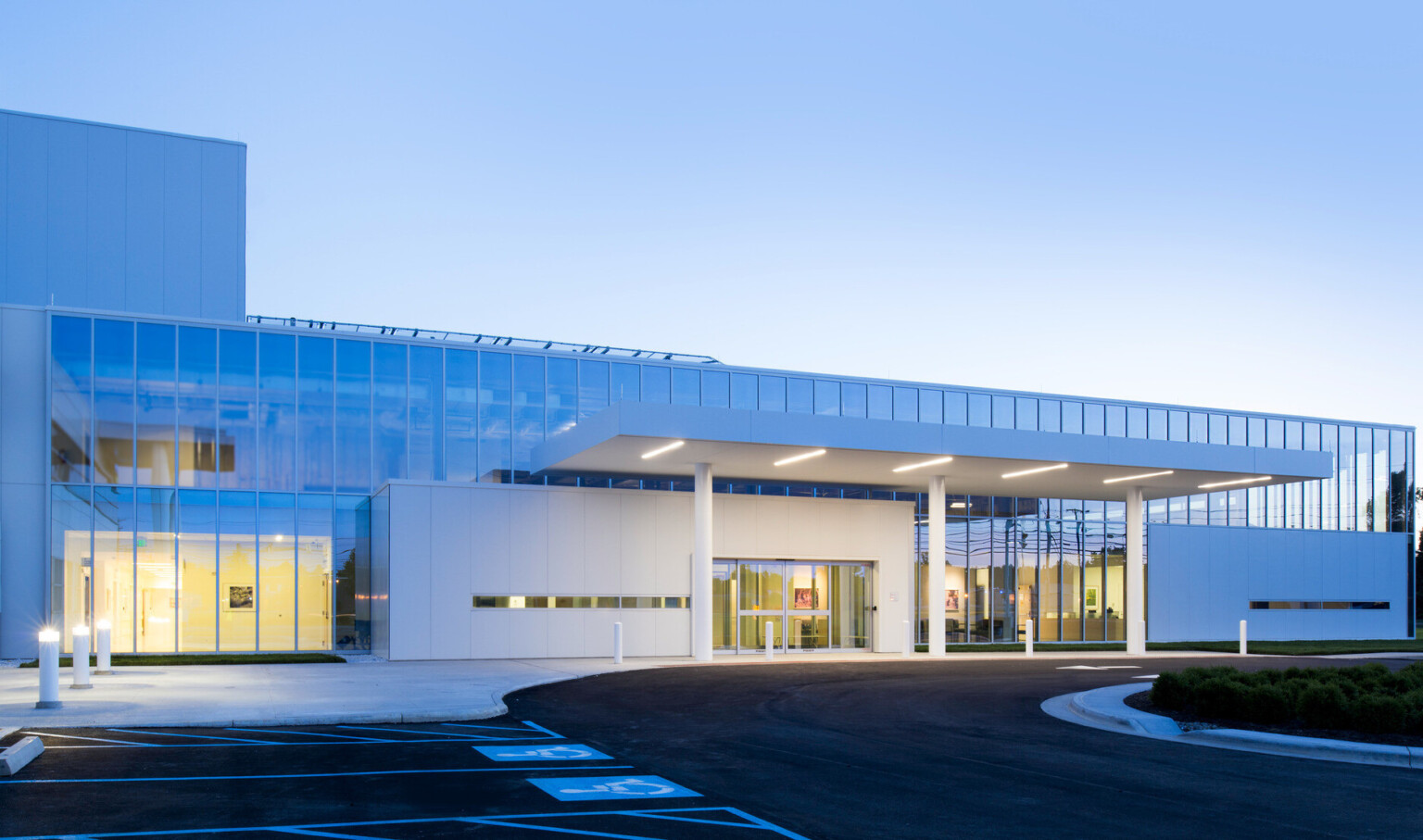 Outside entrance to Cleveland Clinic Brunswick Emergency Department. Overhang at entry illuminated with recessed light bars