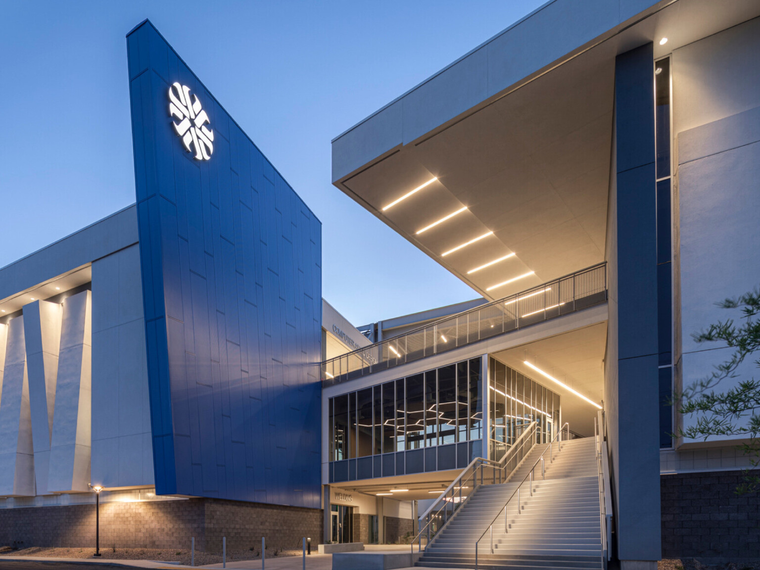 A three-story gantry crane with 30,000 SF of outdoor learning space enables movement of materials throughout the facility for unified connection between multiple pathways. A three-story gantry crane with 30,000 SF of outdoor learning space enables movement of materials throughout the facility for unified connection between multiple pathways.