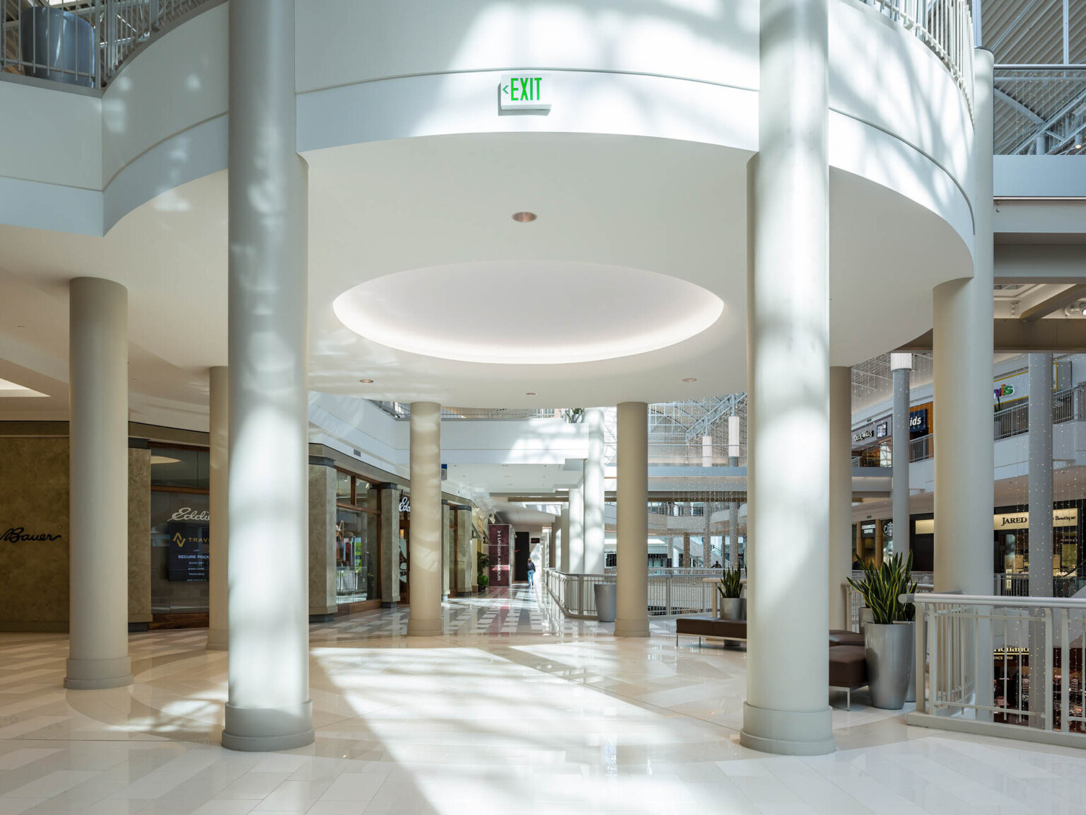 Round ceiling accent surrounded by white columns